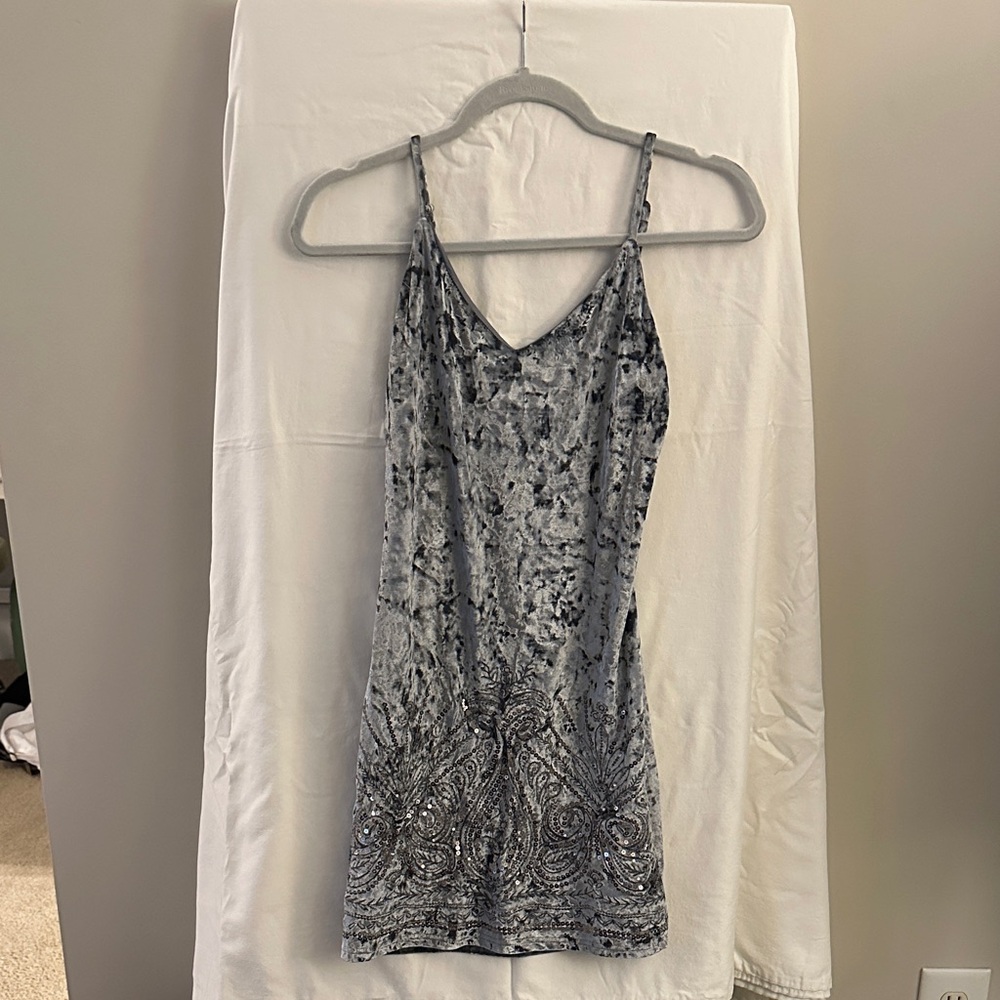 Gray Sleeveless Dress with Pattern